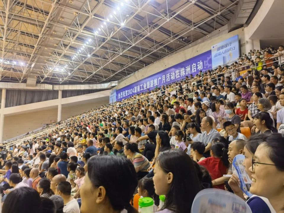 爱游戏官方主页-Ning迎来三赛季出色发挥，湖人观众热烈欢呼！  第2张